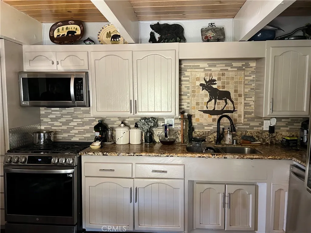 Big Bear City, California 92314, United States, 4 Bedrooms Bedrooms, ,3 BathroomsBathrooms,Residential,Pending,180748