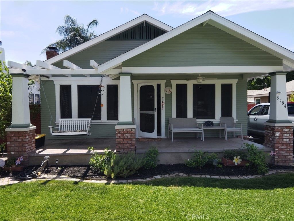 Live in one of Riverside’s most desirable neighborhoods! This beautifully home offers the perfect blend of character, comfort, and convenience. Classic front porch with a swing — perfect for morning coffee or evening relaxation!
2 Bed / 1 Bath, Original hardwood floors, stainless steel appliances including refrigerator and microwave, and newer high-efficiency mini-split system (4-head) for year-round comfort. 2 storage sheds included (10x10 and 8x8).
Long-term tenants preferred. Come enjoy comfort, privacy, and a true sense of community in the heart of Riverside!