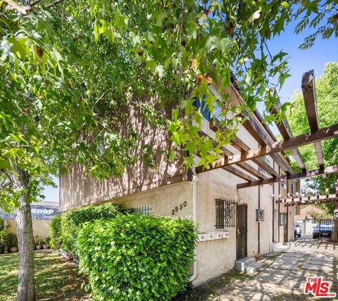 Photo of 2946 S Western Avenue #4, Los Angeles, CA 90018 (MLS # 26103431)