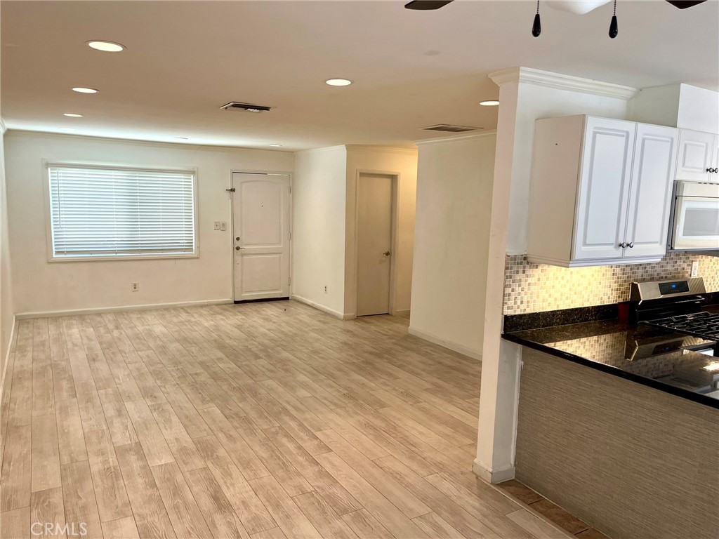 20146 Cohasset Street 15