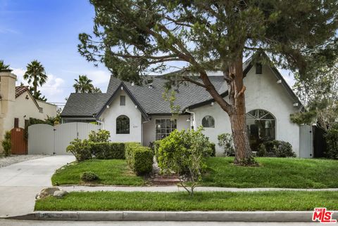 Photo of 833 S Burnside Avenue, Los Angeles, CA 90036 (MLS # 25596351) Photo of 833 S Burnside Avenue, Los Angeles, CA 90036 (MLS # 25596351)