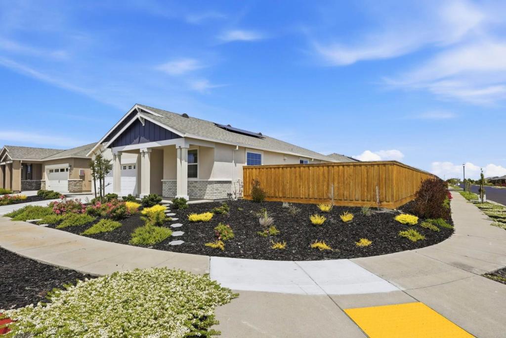 2210 Espana Lane