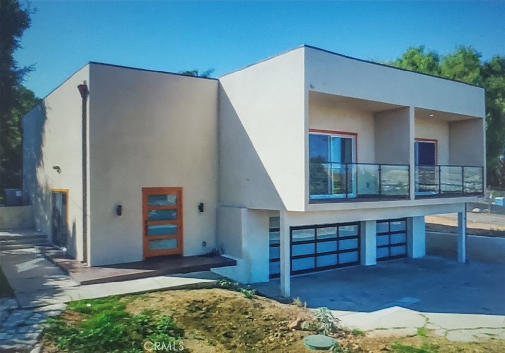HURRY THIS BEAUTIFUL HOME WONT LAST!