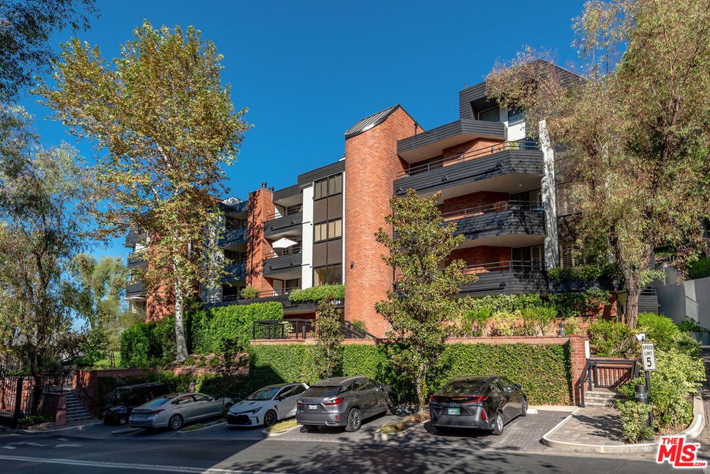 Photo of 4784 Park Encino Lane #103, Encino, CA 91436 (MLS # 26885037)