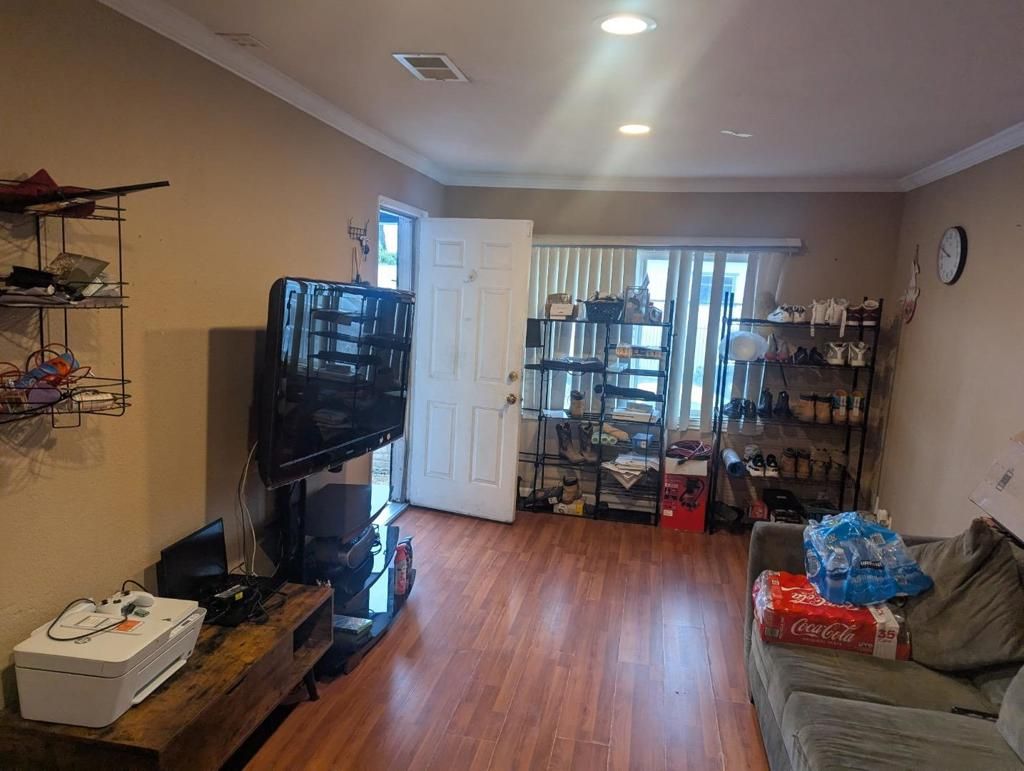 Photo of 521 Santa Ana Avenue, San Jose, CA 95112 (MLS # ML82025244)