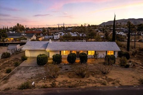 Photo of 7475 Alaba Ave Avenue, Yucca Valley, CA 92284 (MLS # 219135513DA)
