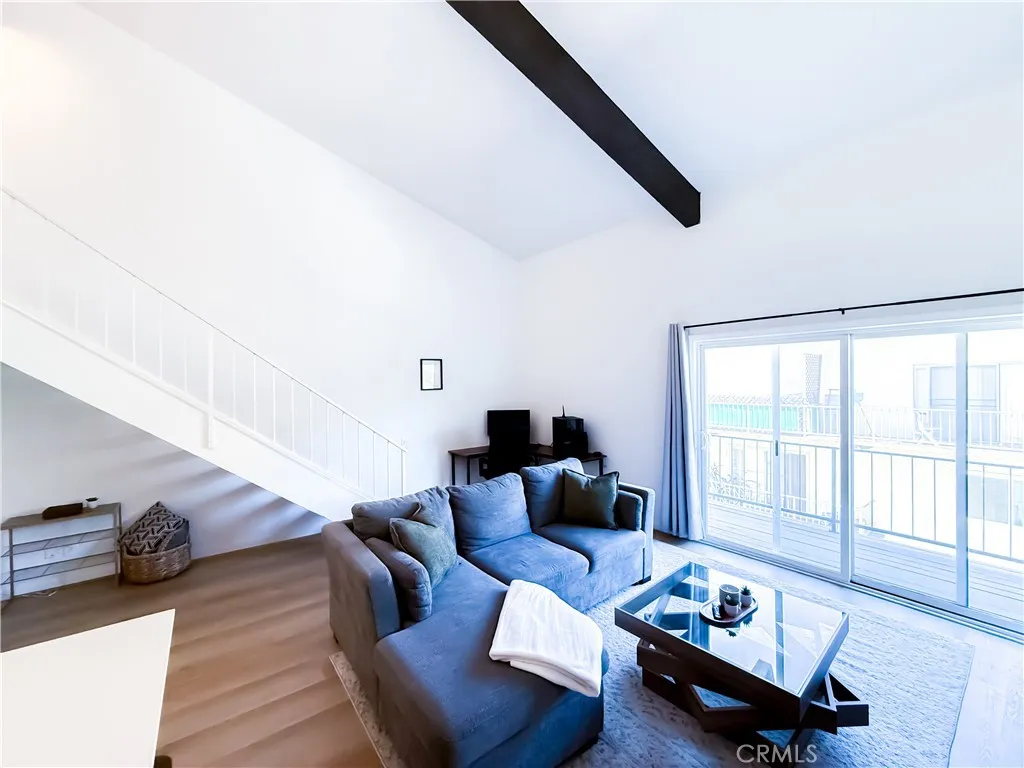 Encino, California 91316, United States, 1 Bedroom Bedrooms, ,2 BathroomsBathrooms,Residential,Active,196094