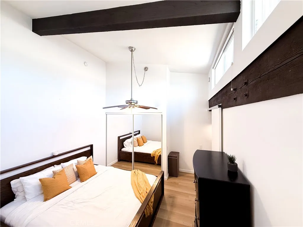 Encino, California 91316, United States, 1 Bedroom Bedrooms, ,2 BathroomsBathrooms,Residential,Active,196094