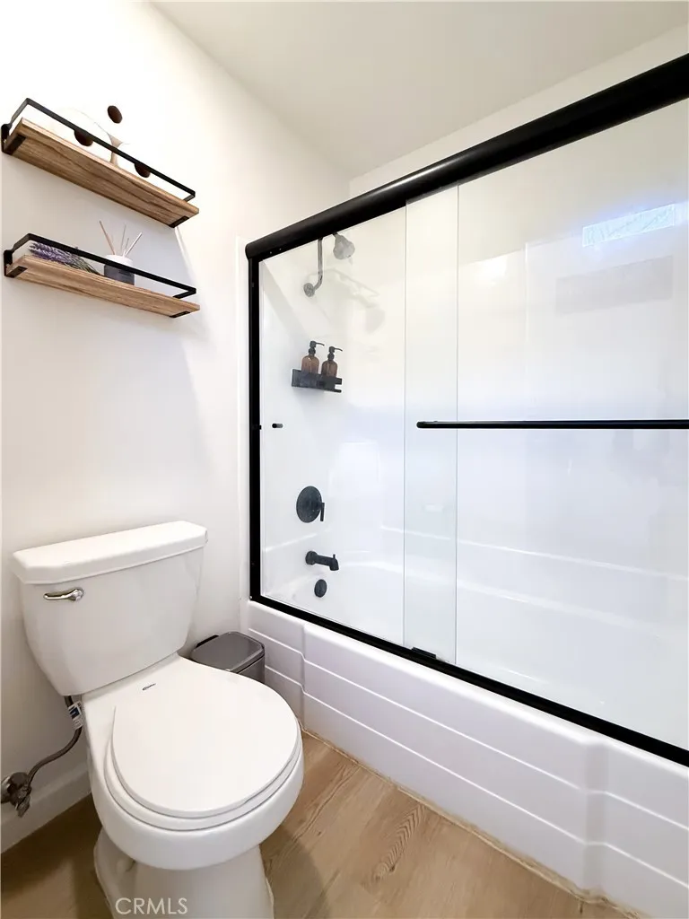 Encino, California 91316, United States, 1 Bedroom Bedrooms, ,2 BathroomsBathrooms,Residential,Active,196094