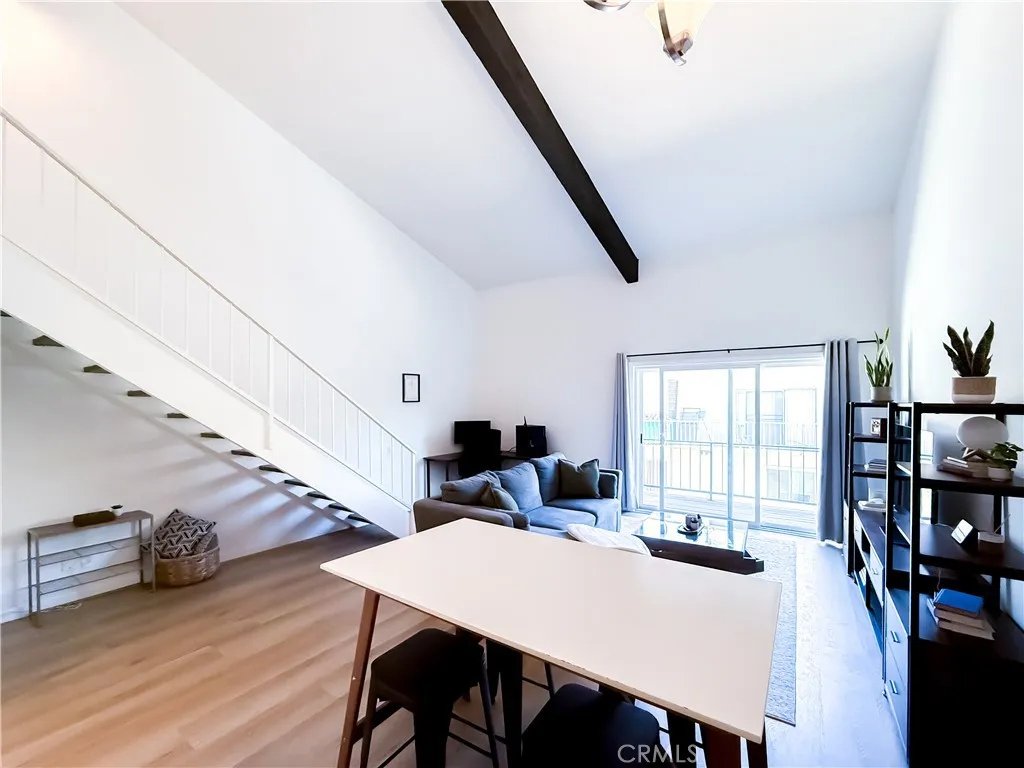 Encino, California 91316, United States, 1 Bedroom Bedrooms, ,2 BathroomsBathrooms,Residential,Active,196094