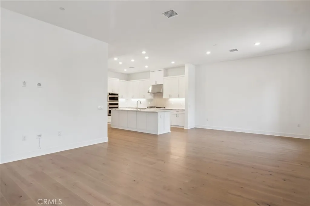 Irvine, California 92618, United States, 5 Bedrooms Bedrooms, ,4 BathroomsBathrooms,Residential,Active,139313