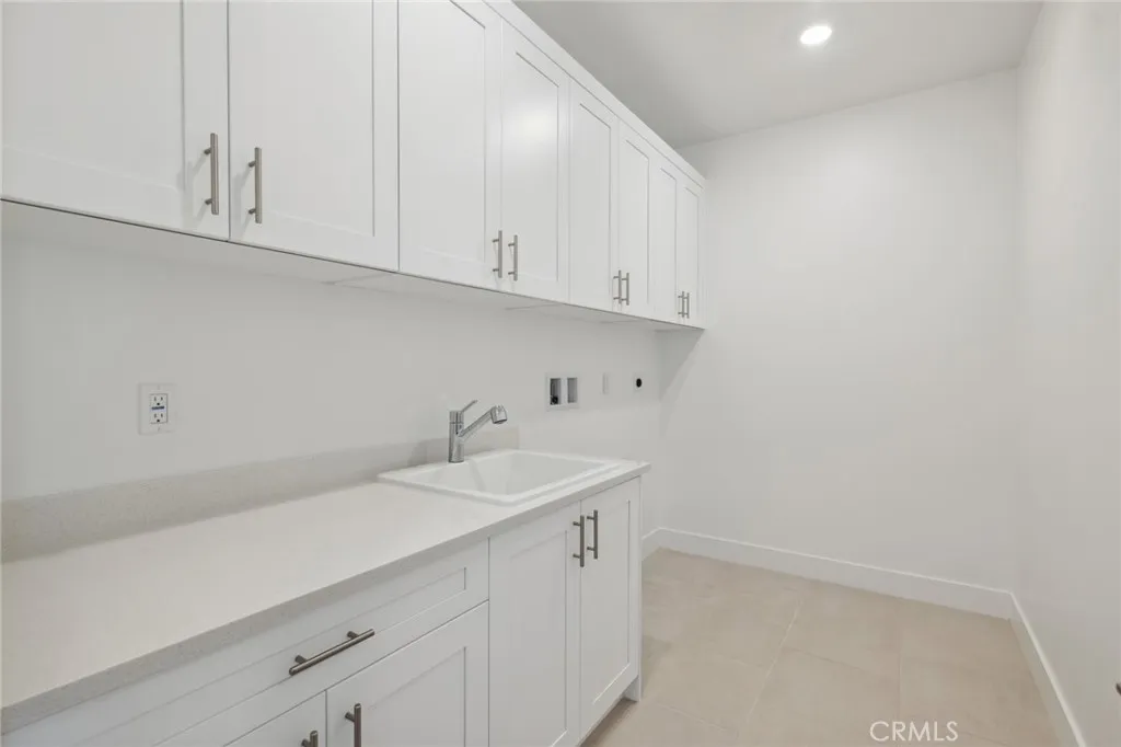 Irvine, California 92618, United States, 5 Bedrooms Bedrooms, ,4 BathroomsBathrooms,Residential,Active,139313