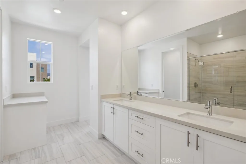 Irvine, California 92618, United States, 5 Bedrooms Bedrooms, ,4 BathroomsBathrooms,Residential,Active,139313