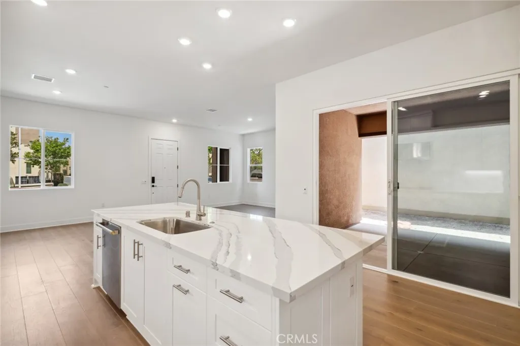 Irvine, California 92618, United States, 5 Bedrooms Bedrooms, ,4 BathroomsBathrooms,Residential,Active,139313