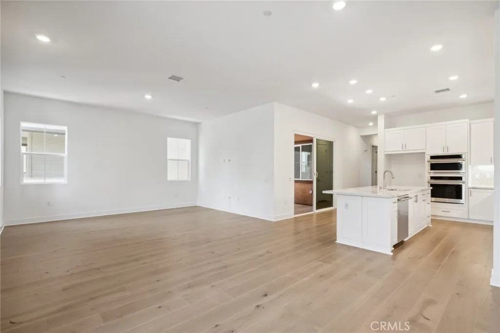 Irvine, California 92618, United States, 5 Bedrooms Bedrooms, ,4 BathroomsBathrooms,Residential,Active,139313