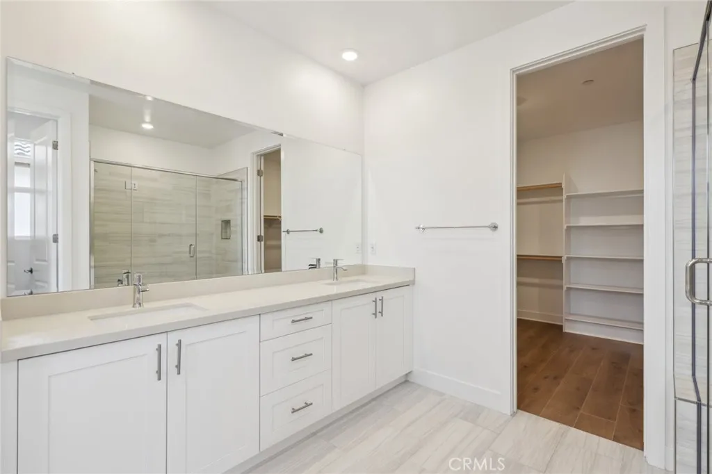 Irvine, California 92618, United States, 5 Bedrooms Bedrooms, ,4 BathroomsBathrooms,Residential,Active,139313