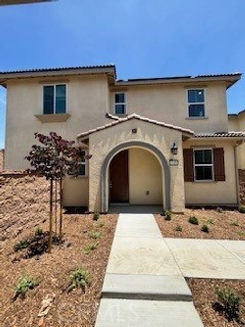 16492 Botanical Lane Fontana CA 92336