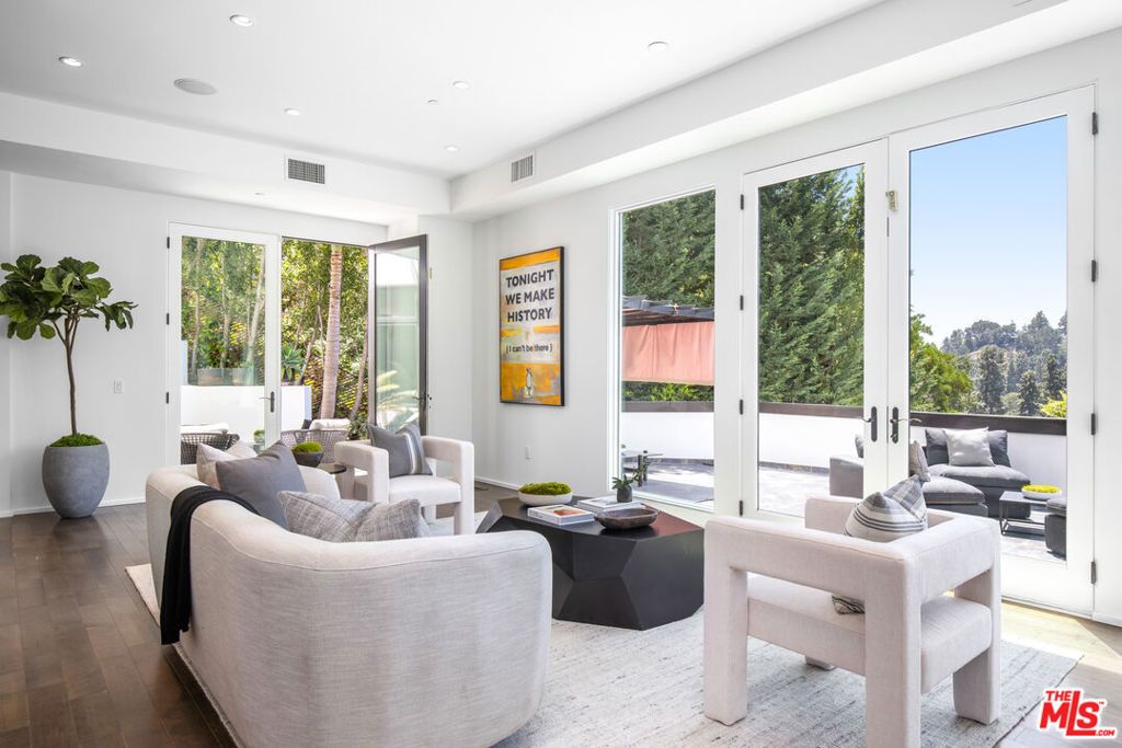 Photo of 1642 Lindacrest Drive, Beverly Hills, CA 90210 (MLS # 25600223)