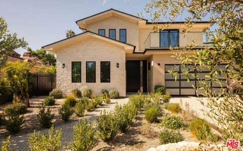 Photo of 12427 Cumpston Street, Los Angeles, CA 91607 (MLS # 26999061)
