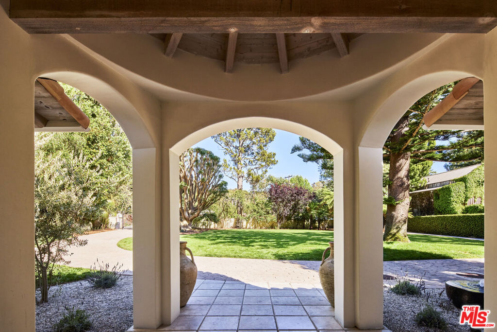 6105 Bonsall Drive