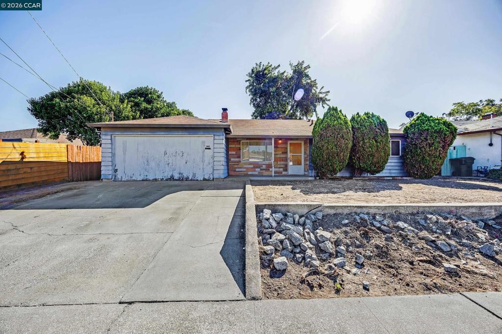 1909 Dennis Dr