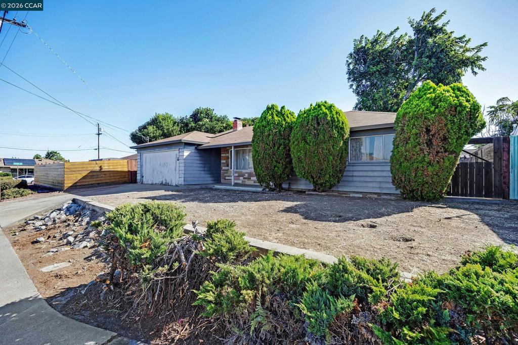 1909 Dennis Dr