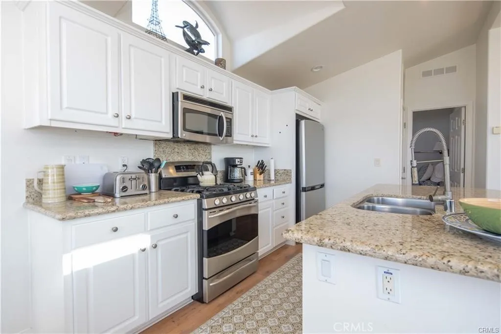 Laguna Beach, California 92651, United States, 2 Bedrooms Bedrooms, ,2 BathroomsBathrooms,Residential,Active,173972