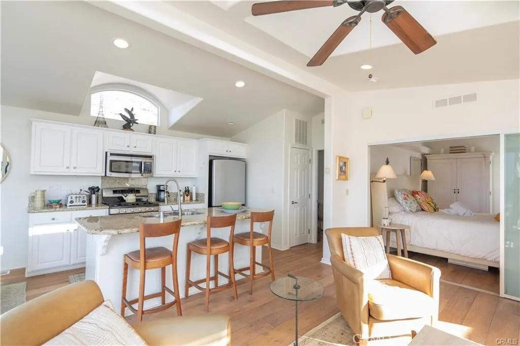 Laguna Beach, California 92651, United States, 2 Bedrooms Bedrooms, ,2 BathroomsBathrooms,Residential,Active,173972