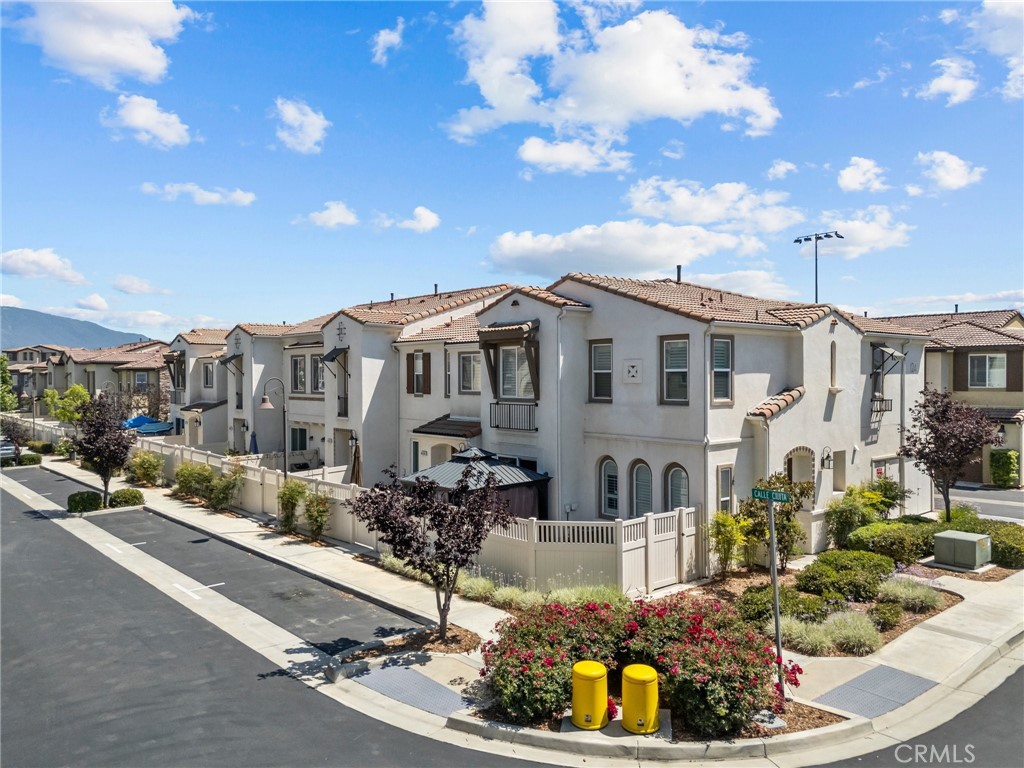 44090 Calle Luz