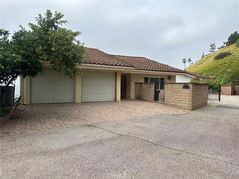 Photo of 418 S Gibson Court, Burbank, CA 91501 (MLS # WS26120229)