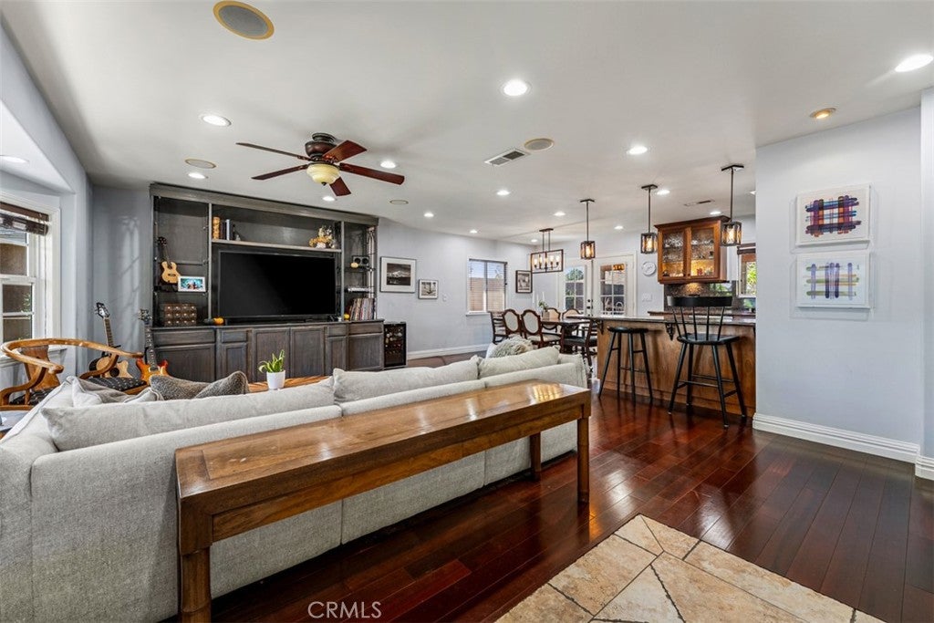 1323 E Mayfair