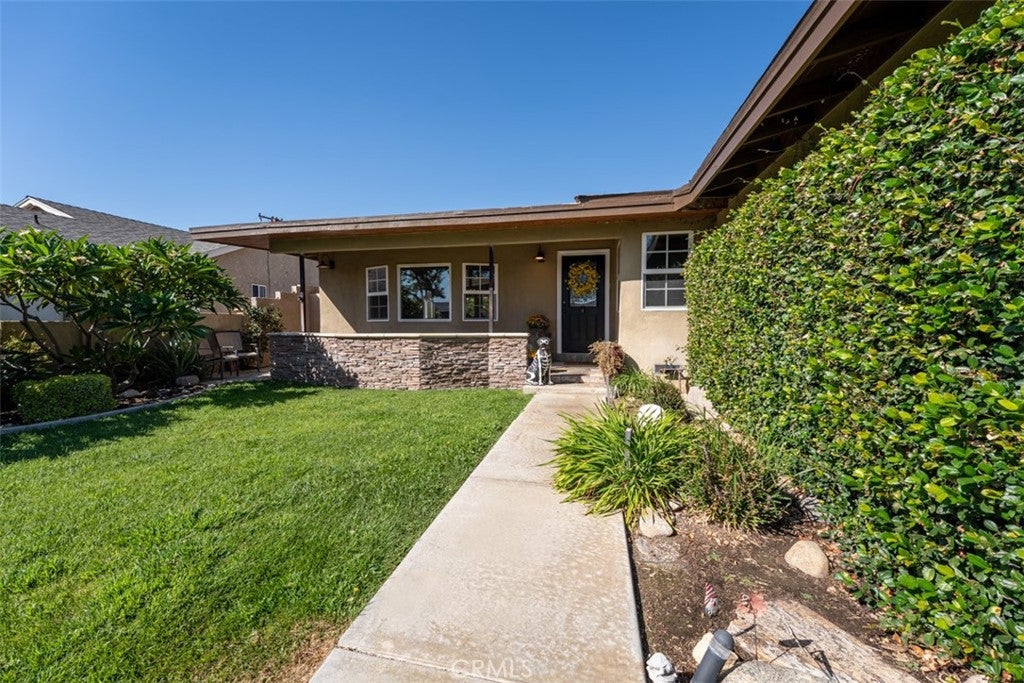 1323 E Mayfair