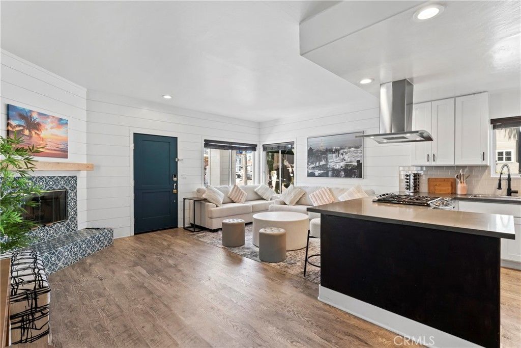 Photo of 410 Clubhouse, Newport Beach, CA 92663 (MLS # NP25260260)