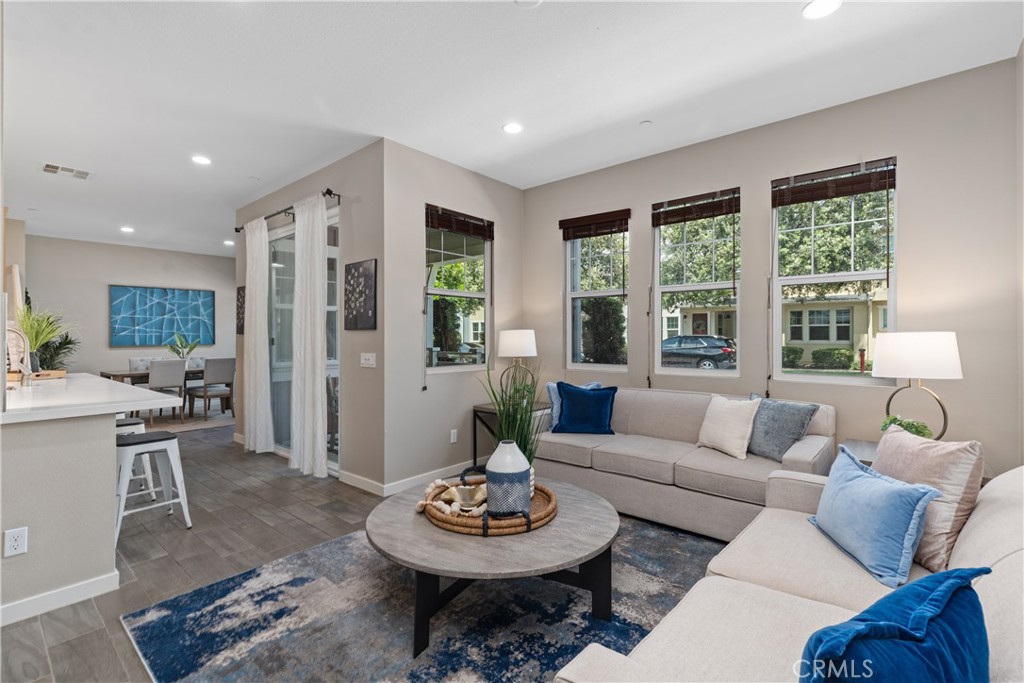 Aurora (ESAURO) - Residential Lease