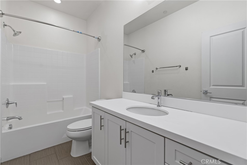 Aurora (ESAURO) - Residential Lease