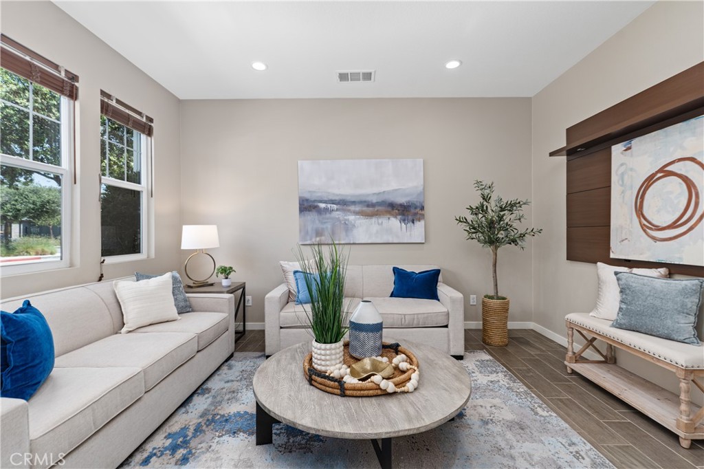 Aurora (ESAURO) - Residential Lease