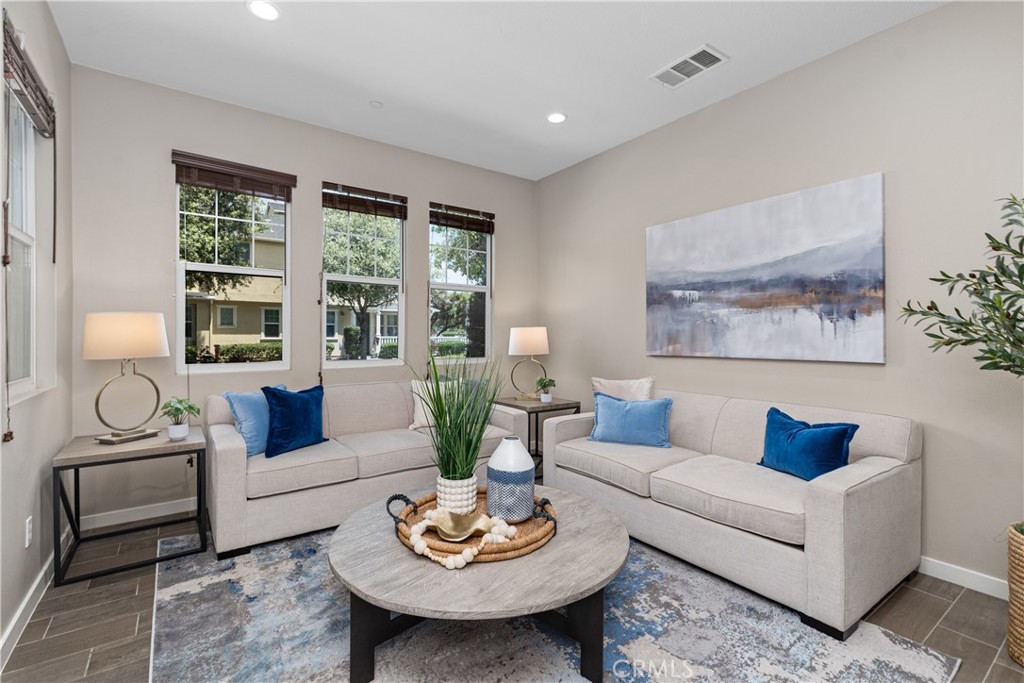 Aurora (ESAURO) - Residential Lease