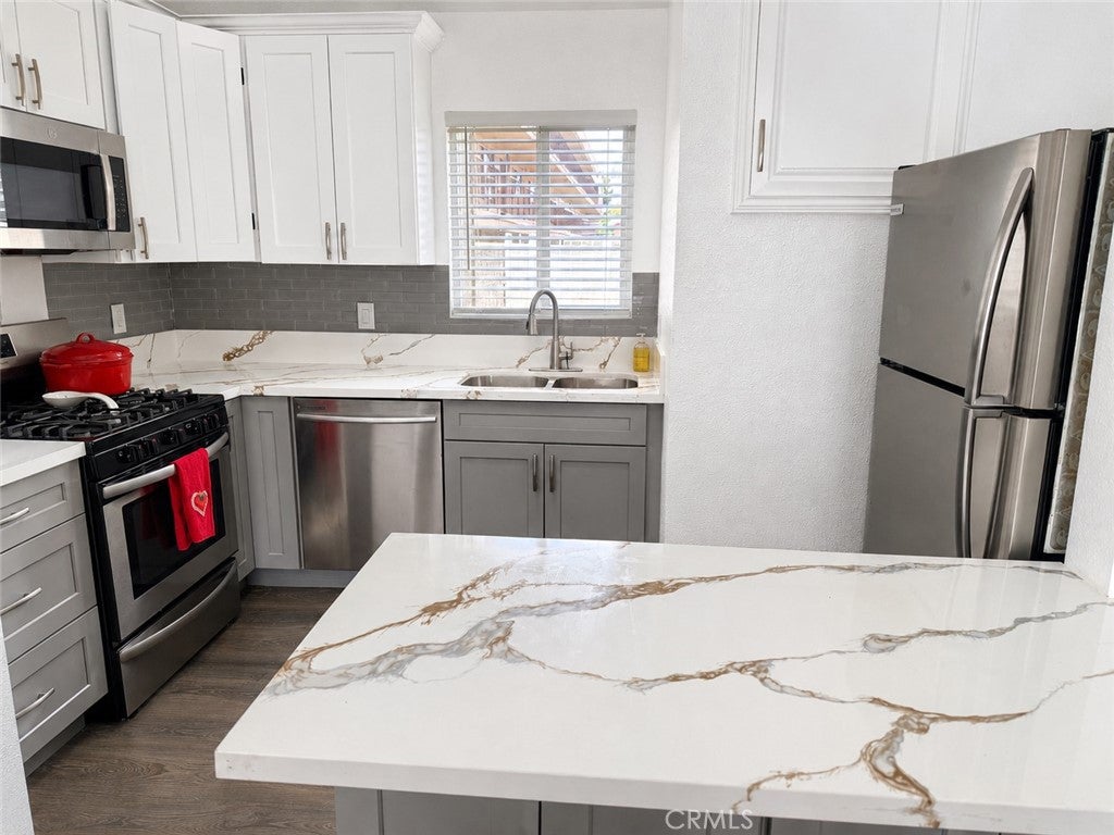 Photo of 313 E Hyde Park BLVD #5, Inglewood, CA 90302 (MLS # OC26126822)