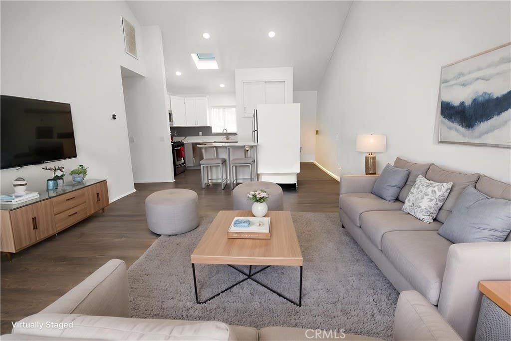 Photo of 313 E Hyde Park BLVD #5, Inglewood, CA 90302 (MLS # OC26126822)