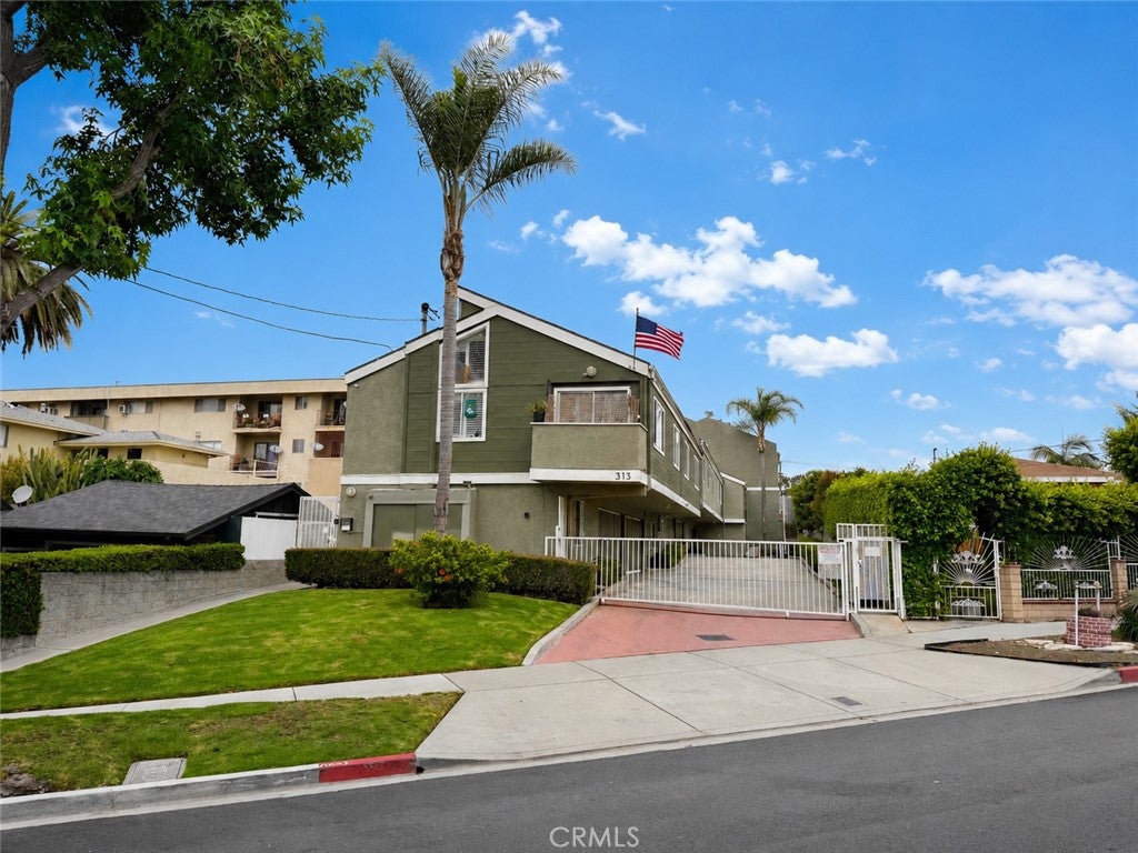 313 E Hyde Park BLVD