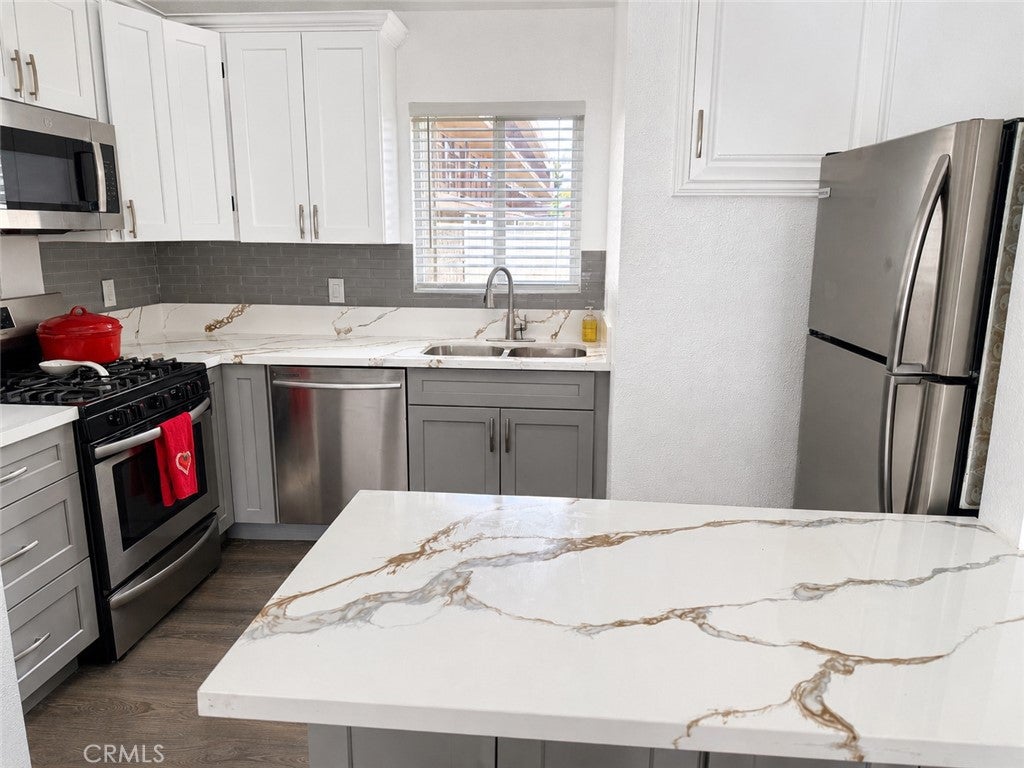 Photo of 313 E Hyde Park BLVD #5, Inglewood, CA 90302 (MLS # OC26126822)