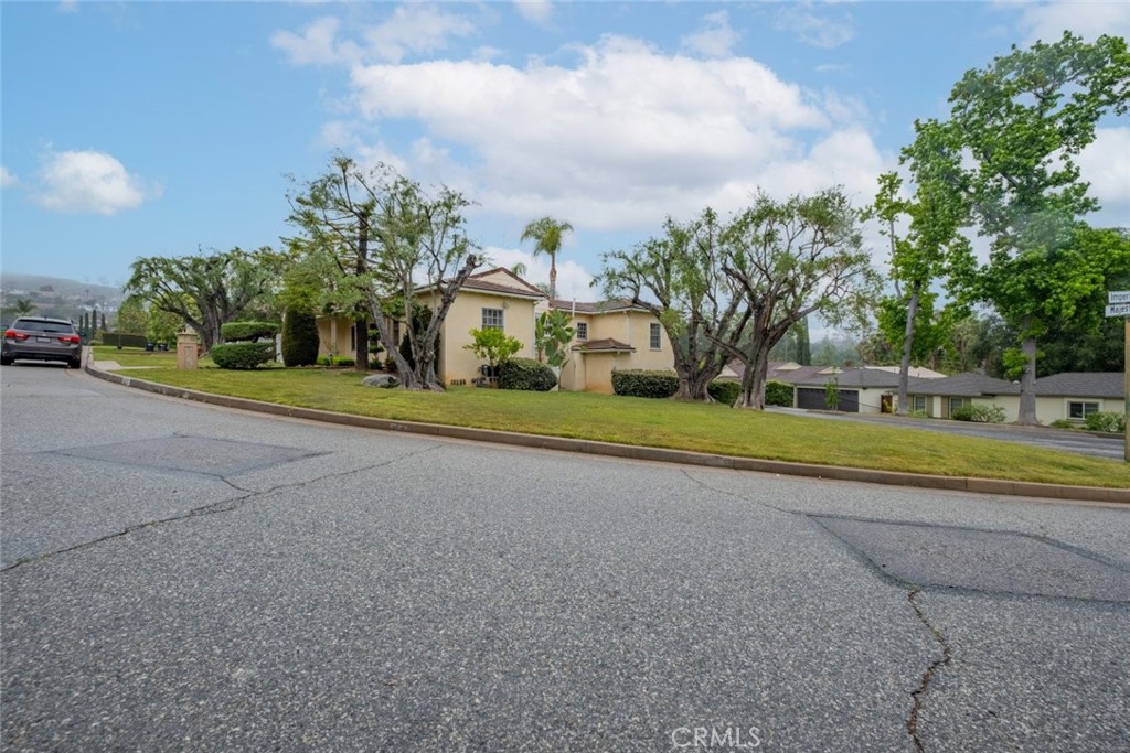 Properties 2 1233 Imperial Drive