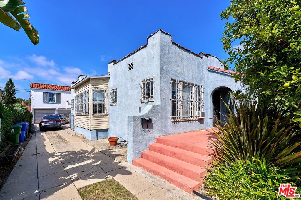 2115 S Mansfield Avenue