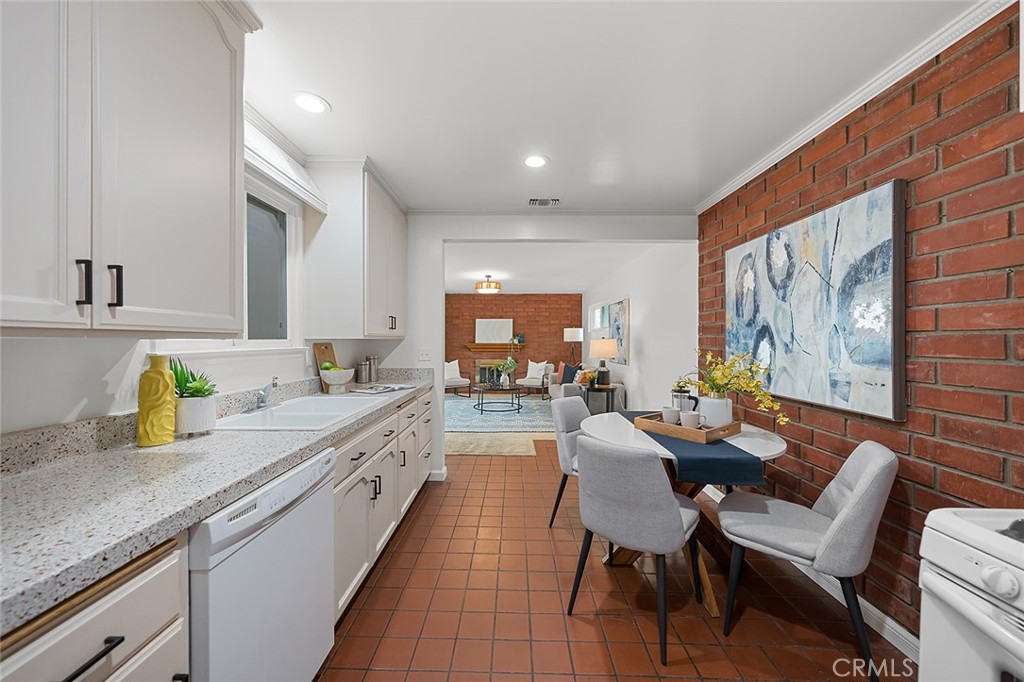 6230 E Pageantry