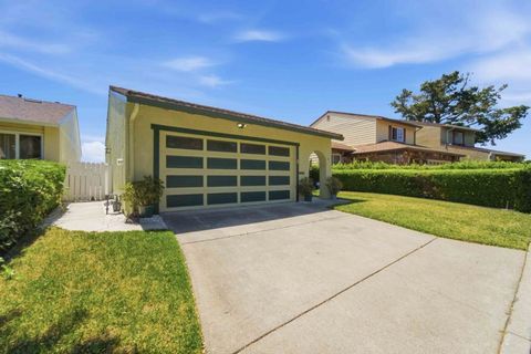 Photo of 10 Overlook Lane, El Sobrante, CA 94803 (MLS # ML82051593)