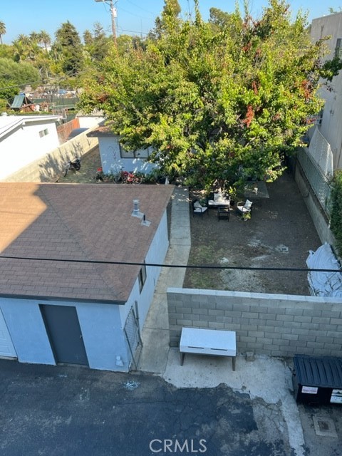 3 BEDROOMS, 2 BATHROOMS HOUSE WITH 1,070 SQ FT AND 450 SQ FT FOR THE TWO CAR GARAGE AND LAUNDRY ROOMS LOCATED IN THE HEART OF MAR VISTA. THE HOUSE HAS A FIREPLACE, HARDWOOD FLOOR. IT IS IN A SMALL CONDOMINIUM COMPLEX AND SITS IN THE BACK OF THE PROPERTY ON A 5,590 SQ FT LOT. MAR VISTA IS JUST MINUTES FROM UCLA, ANTIOCH UNIVERSITY, SOUTHERN CALIFORNIA INSTITUTE OF ARCHITECTURE, LOYOLA MARYMOUNT UNIVERSITY, THE BEACH AND TECH HUBS SILICON BEACH WHICH ENCOMPASSES THE FOLLOWING COMMUNITIES, PLAYA VISTA, VENICE BEACH, SANTA MONICA, CULVER CITY, PLAYA DEL REY, EL SEGUNDO... CONVENIENT LOCATION, CLOSE TO TRENDY RESTAURANTS, COFFEES SHOPS, BAKERIES, FITNESS CENTERS AND MUCH MORE. A REMODELING WAS DONE TWO YEARS AGO, NEW KITCHEN CABINETS, NEW REFRIGERATORS, NEW STOVE, NEW MICROWAVE, NEW DISHWASHER AND NEW DRYER. CENTRAL LOCATION WITH PROXIMITY TO DOWNTOWN CULVER CITY WHERE YOU CAN CATCH THE METRO TRAIN TO DWNTOWN LOS ANGELES. EASY ACCESS TO THE FREEWAYS.