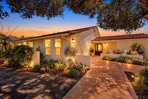 Photo of 2073 Willow Glen RD, Fallbrook, CA 92028 (MLS # 260022830SD)