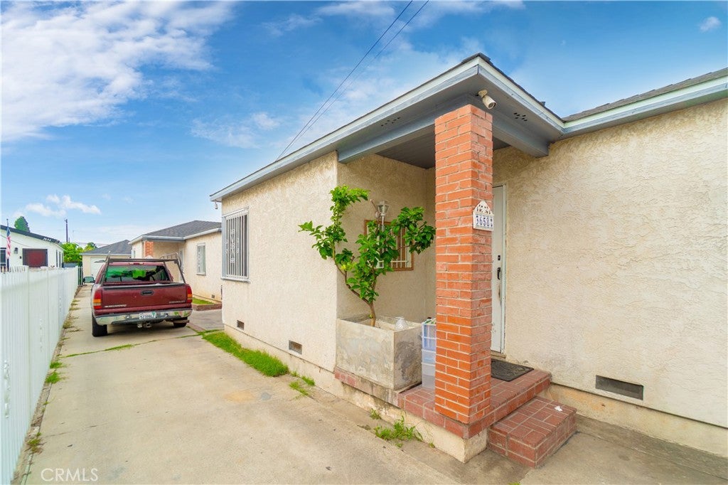 3658 W 104th