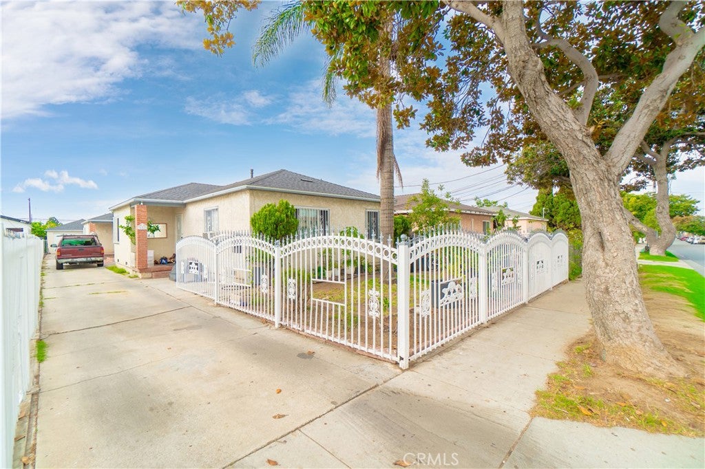 3658 W 104th