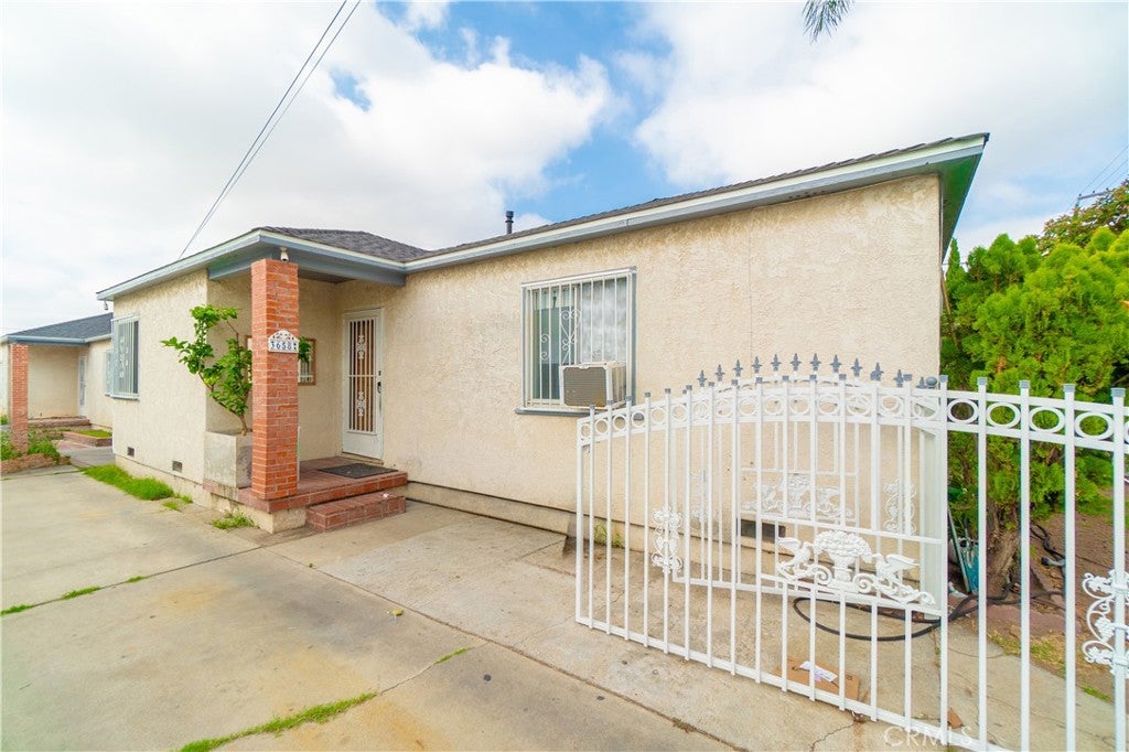 3658 W 104th